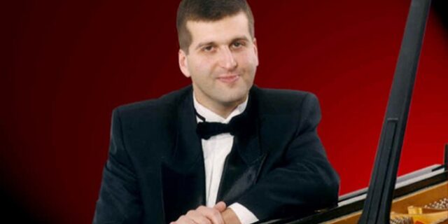 Ο “γίγαντας του πιάνου” Δημήτρης Σγούρος επιστρέφει στο Μέγαρο Μουσικής Αθηνών