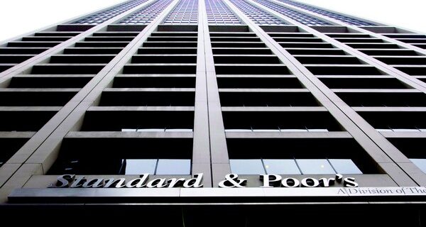 Standard & Poor’s: Χαμηλός ο κίνδυνος επέκτασης αναταραχής στην Ευρωζώνη από την Ελλάδα