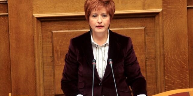Μαρία Κόλλια Τσαρουχά: Τον Ιούνιο θα κριθεί αν η χώρα μας αντέξει να μείνει στην Ευρωζώνη