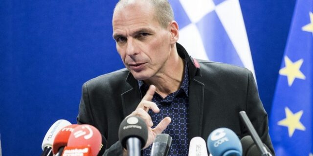 Ο Βαρουφάκης εξηγεί τη δημιουργική ασάφεια, αλλά δεν καταλαβαίνει κανείς