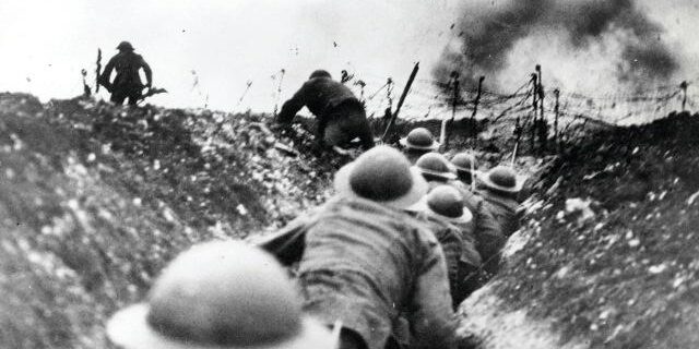 Μηχανή του Χρόνου: Τι σχέση έχουν οι Γερμανοί με τα Ορκ και οι στρατιώτες με τα Χόμπιτ;