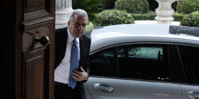 Παρέμβαση Αβραμόπουλου μετά το Πάσχα, με ‘εθνικό περιεχόμενο’