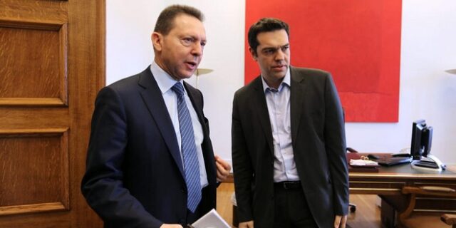 Αυγή κατά Στουρνάρα: ‘Έκθετος’ δύο φορές για το email του συνεργάτη του