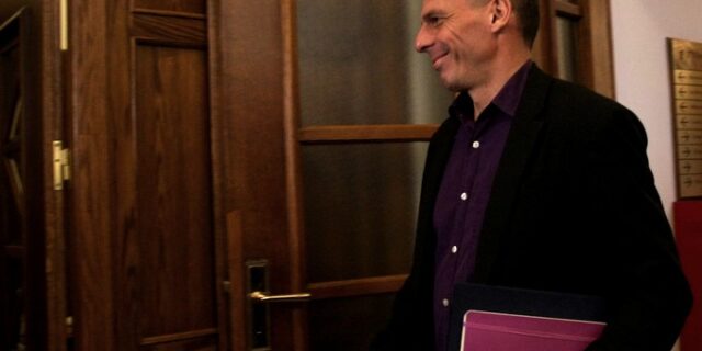 Βαρουφάκης: Ο Λαπαβίτσας έχτισε καριέρα πάνω στην επιστροφή στη δραχμή. ΦΠΑ στο 15%, απαράδεκτος ο ΕΝΦΙΑ