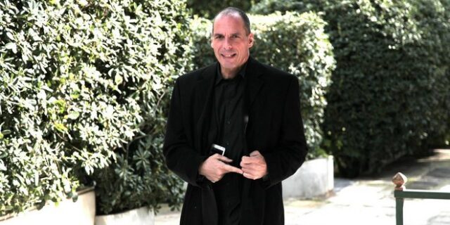 Βαρουφάκης: Να τελειώσει το τοξικό παιχνίδι του “μουτζούρη”