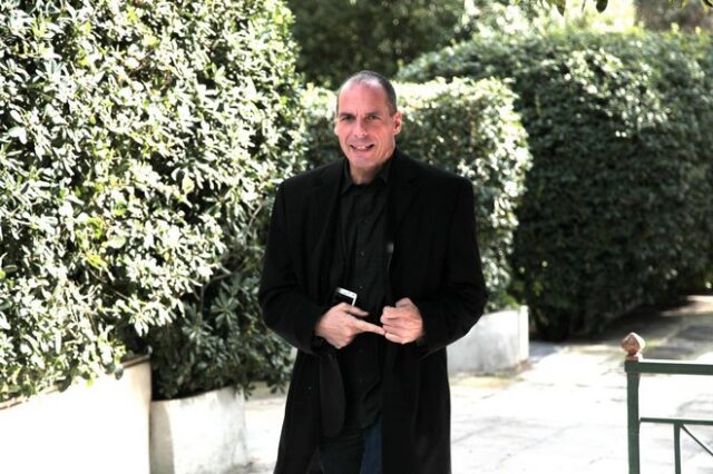 Βαρουφάκης: Να τελειώσει το τοξικό παιχνίδι του “μουτζούρη”