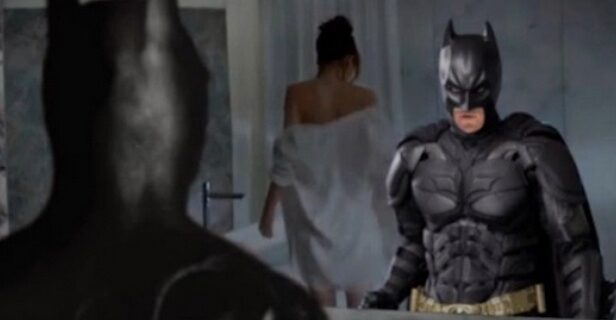 50 Shades of Wayne; Βίντεο με τον Batman στη θέση του Κρίστιαν Γκρέι