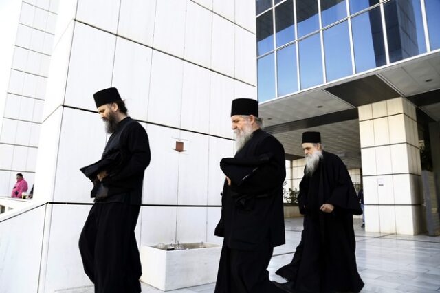 Αναβλήθηκε για τις 21 Απριλίου η δίκη για το σκάνδαλο της μονής Βατοπεδίου
