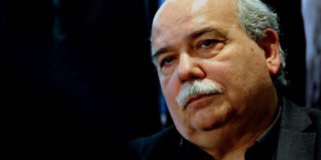 Βούτσης: Όποιος υπέγραψε την εγκύκλιο για τους μετανάστες έχει ευθύνη