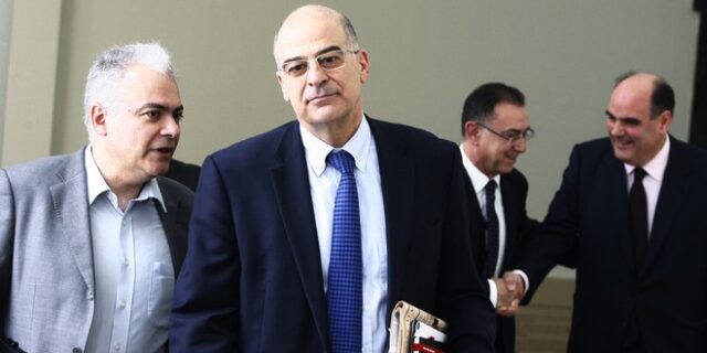 Δένδιας: Να μη γίνει η ΝΔ ένα ακροδεξιό γκρουπούσκουλο του 4%-5%