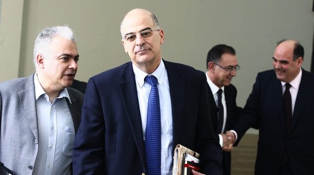 Δένδιας: Να μη γίνει η ΝΔ ένα ακροδεξιό γκρουπούσκουλο του 4%-5%