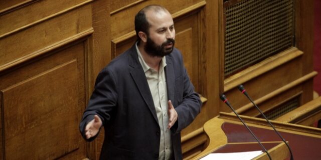 Ο Διαμαντόπουλος ζητά ‘εκτός έδρας’ για τις περιοδείες του: Δικαιούμαι τροφή, στέγη και μέσο μετακίνησης