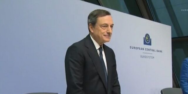 LIVE εικόνα: Η Συνέντευξη Τύπου του Μάριο Ντράγκι