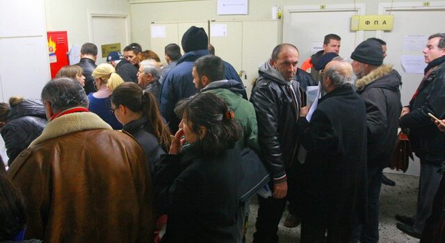 Το ΙΚΑ κόβει την σύνταξη σε όσους είναι κάτω των 55 και εργάζονται