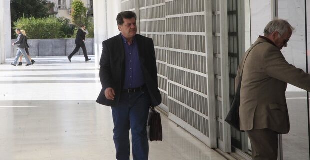 Κατά Παπακωνσταντίνου στρέφεται ο Καπελέρης