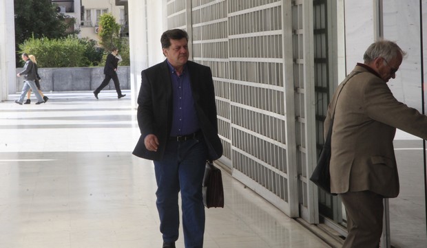 Κατά Παπακωνσταντίνου στρέφεται ο Καπελέρης