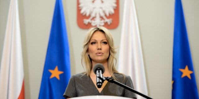 H ‘Barbie’ που θέλει να γίνει ο Τσίπρας της Πολωνίας