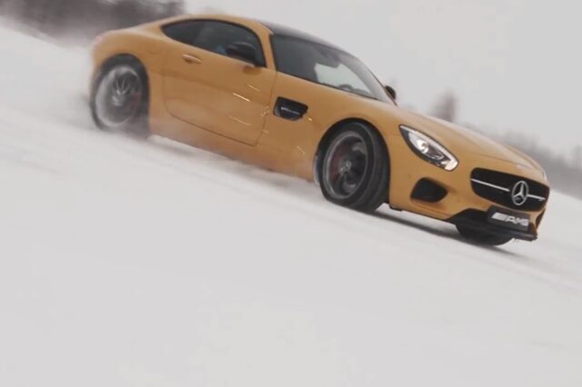 Ο Μίκο Χίρβονεν ντριφτάρει με μια Mercedes-AMG GT S σε παγωμένη λίμνη