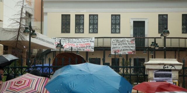 Εισαγγελέας ζητάει αυτόφωρο για τους καταληψίες της Νομικής
