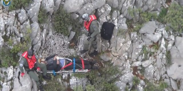 Βίντεο: Η εντυπωσιακή διάσωση μετανάστη από ελικόπτερο της Πολεμικής Αεροπορίας