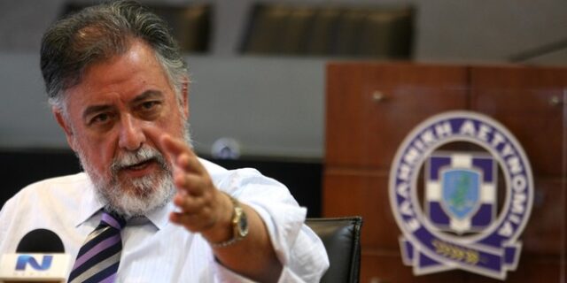 Κραυγή αγωνίας Γιάννη Πανούση: Πώς νοούν οι “καθαρόαιμοι” Αριστεροί την αστυνομία; Να καίγονται αστυνομικοί από κουκουλοφόρους;