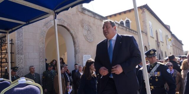 Στα χαρακώματα ΑΝΕΛ – ΠΑΣΟΚ για την ‘υπερπαραγωγή’ παρέλαση της 25ης Μαρτίου