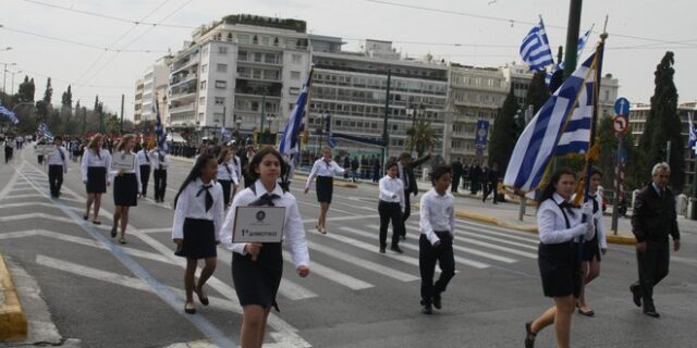 Εικόνες από τη μαθητική παρέλαση στην Αθήνα