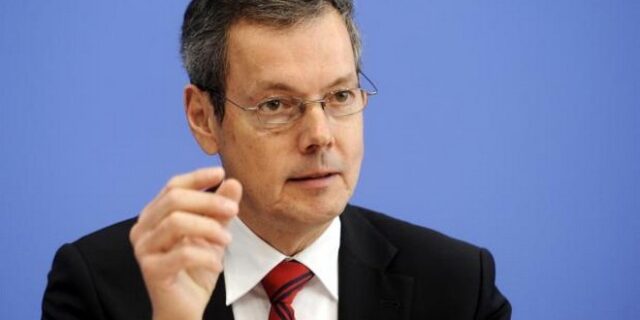 Μπόφινγκερ: Να δοθεί χρόνος στην ελληνική κυβέρνηση