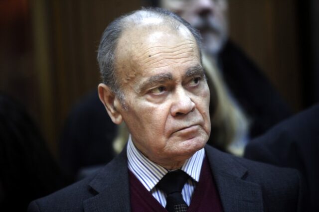 ‘Αδειάζουν’ τον Ρωμανιά για τις μελέτες που κούρεψαν τις συντάξεις