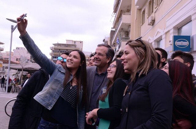 Οι selfies του Σαμαρά στην Καλαμάτα
