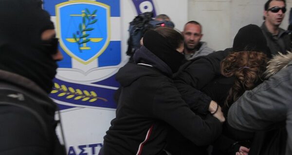 Υπόθεση Ξηρού: Ελεύθεροι με περιοριστικούς όρους η 36χρονη και ο 32χρονος