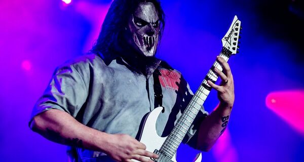 Μαχαίρωσαν στο κεφάλι τον κιθαρίστα των Slipknot, Mick Thomson