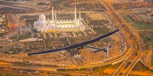 Το ηλιακό αεροπλάνο ‘Solar Impulse 2’ ξεκίνησε για τον πρώτο γύρο του κόσμου χωρίς καύσιμα