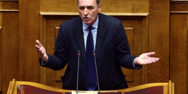 Σταθάκης: Ανακριβή και εκτός θέματος τα περί παγώματος του ΕΣΠΑ