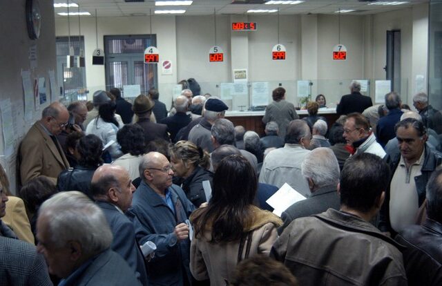 Τα παράθυρα για έξοδο με πλήρη ή μειωμένη σύνταξη στα 50 – 61 έτη