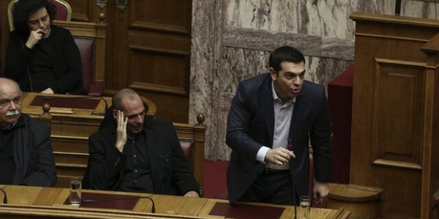 ΣΥΡΙΖΑ – ΑΝΕΛ υπερψήφισαν τα άρθρα του νομοσχεδίου για την ανθρωπιστική κρίση