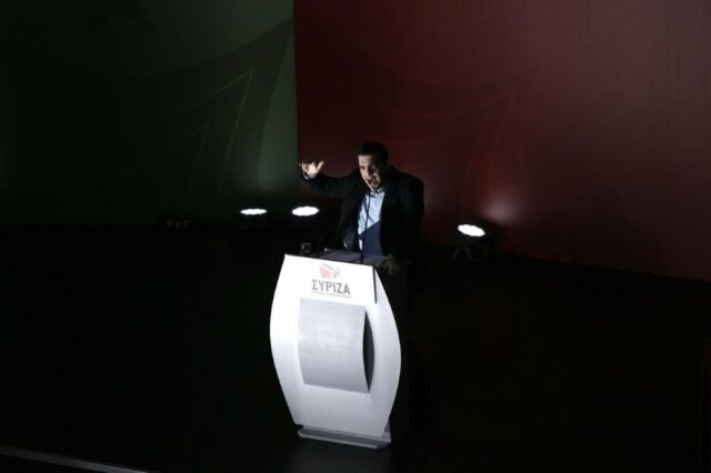 ‘Προσέξτε σύντροφοι’. Το ξέσπασμα Τσίπρα για τα βουλευτικά ΙΧ