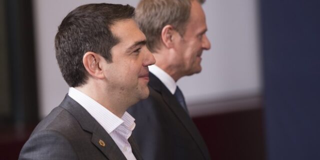 Παρέμβαση Τσίπρα για ανθρωπιστική κρίση: Δεν μπορούν οι θεσμοί να σηκώνουν κόκκινες κάρτες