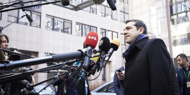 Στην πολιτική διαπραγμάτευση ποντάρει η κυβέρνηση