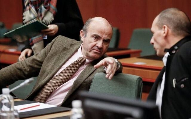 Ισπανός ΥΠΟΙΚ: Διαπραγματευόμαστε νέο πακέτο στήριξη για την Ελλάδα έως 50 δισ. ευρώ