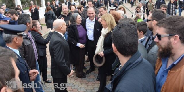 Ρουβαρουφάκης ο υπουργός Οικονομικών. Σκηνές λατρείας στα Χανιά