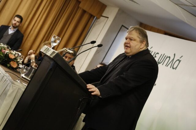 Βενιζέλος: Αντικείμενο δουλέματος η κυβέρνηση. Χάνουμε πολύτιμο εθνικό χρόνο