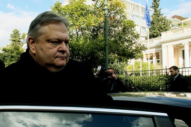 ΠΑΣΟΚ: Η κυβέρνηση δεν έχει εμπιστοσύνη στους βουλευτές της