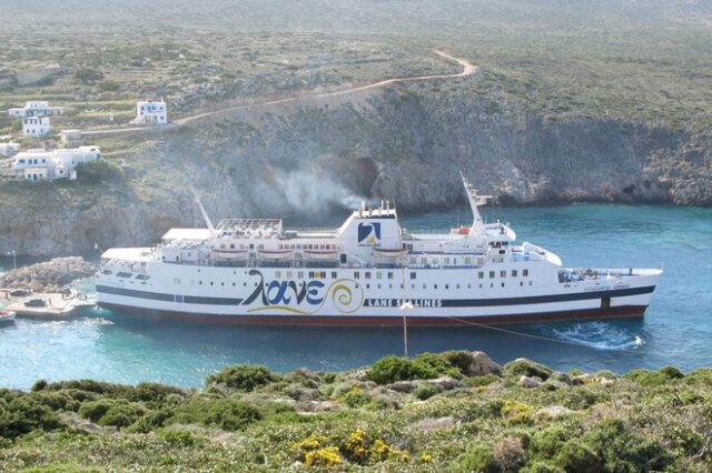 Επιβατηγό πλοίο προσάραξε στην Κάσο εξαιτίας των ισχυρών ανέμων