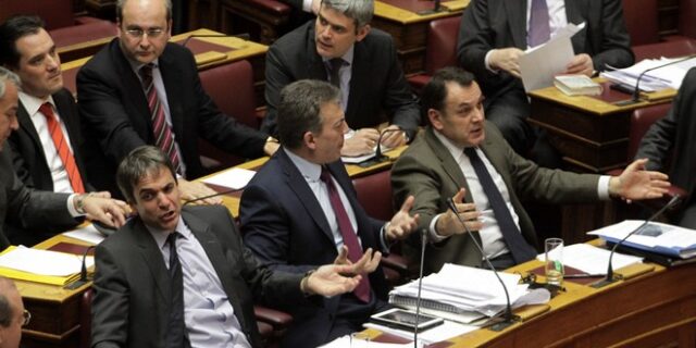 Γαλάζιες ζυμώσεις στη Βουλή με το βλέμμα στην επόμενη ημέρα