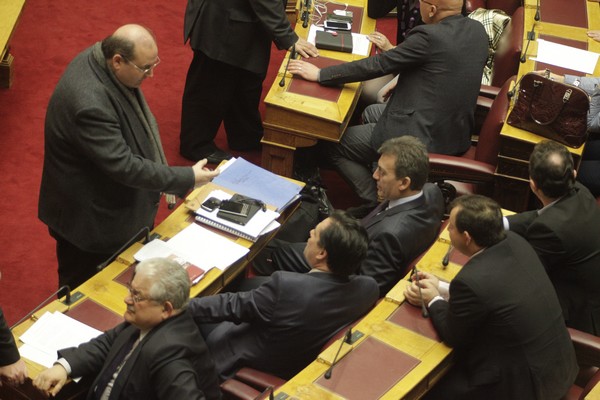 LIVE εικόνα: Η συζήτηση στη Βουλή για τις γερμανικές αποζημιώσεις