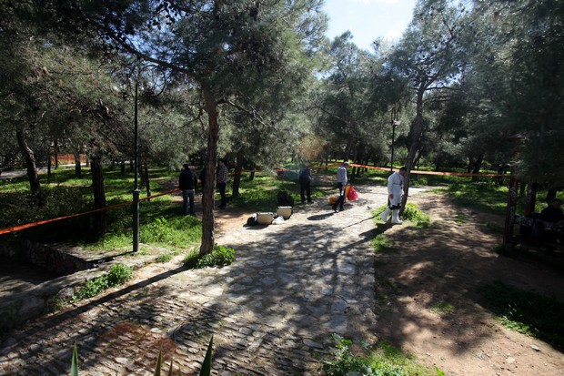 Ταυτοποιήθηκαν τα στοιχεία του θύματος που βρέθηκε μαχαιρωμένος στο Άλσος Χολαργού