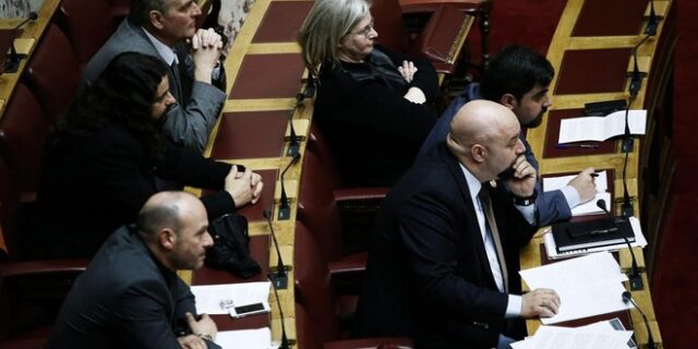 Εισαγγελική έρευνα για τα φυλλάδια της Χρυσής Αυγής που έγραφαν ‘έξω οι λαθρομετανάστες από την Ελλάδα’