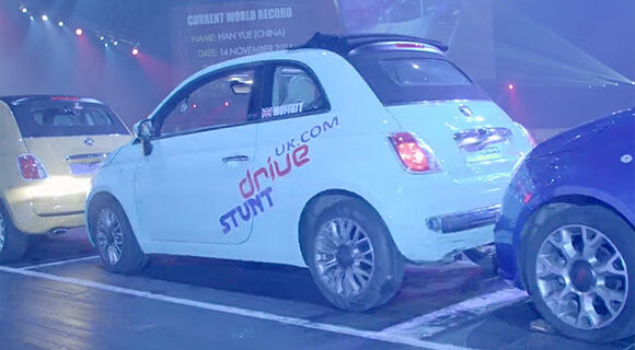 Το παρκάρισμα με το Fiat 500C που μπήκε στο Βιβλίο των Ρεκόρ Γκίνες