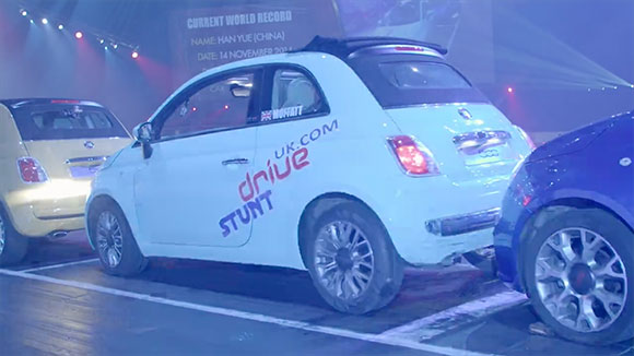 Το παρκάρισμα με το Fiat 500C που μπήκε στο Βιβλίο των Ρεκόρ Γκίνες